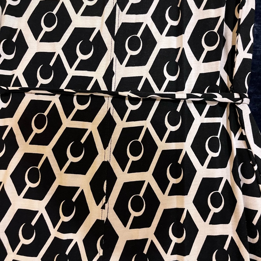 Boden Monochrome Geometric MIDI Dress - Picture 9 of 9